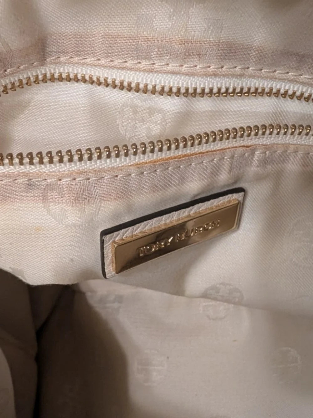 Authentic Pre Owned Tory Burch Cream Leather Satchel Bag W/handle's and Straps.